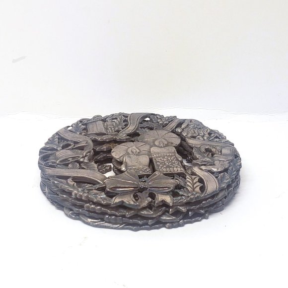 Christmas Wreath Pewter Coasters Candles Trivets Set Lot of 4 Vintage Taiwan - Picture 3 of 5